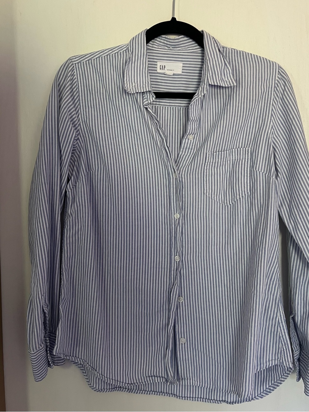 GAP Men's Thin Blue & White Vertical Stripe Button-Down Shirt